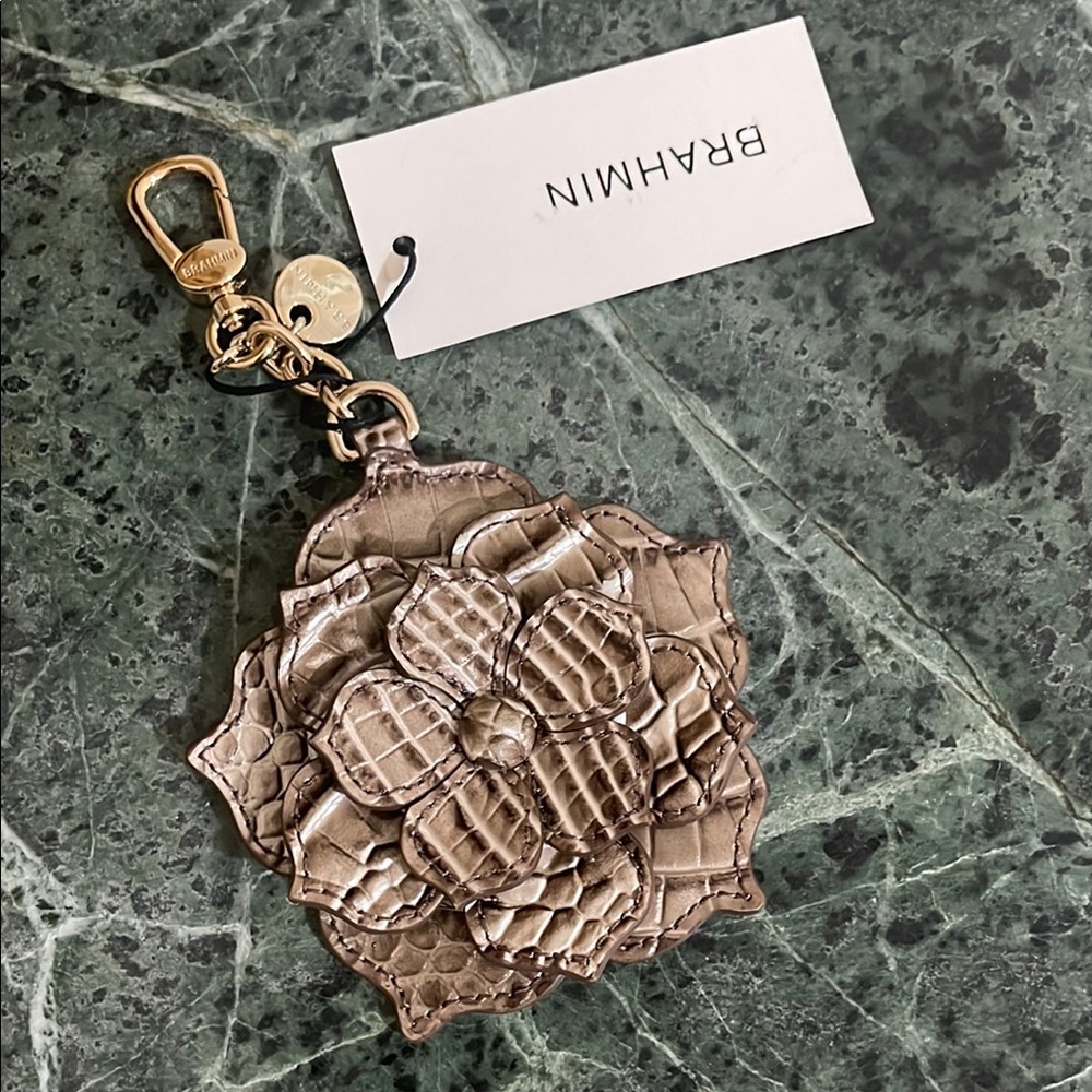 BNWT Brahmin Textured Magnolia Keychain in Alabaster